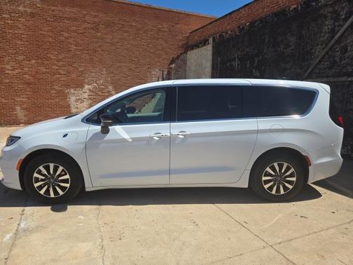 Bright White Clearcoat 2024 Chrysler Pacifica Hybrid Select
