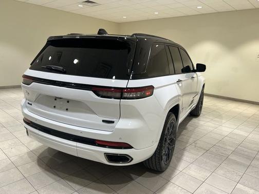 Bright White Clearcoat 2025 Jeep Grand Cherokee Summit Reserve