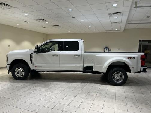 Star White Metallic Tri-Coat 2026 Ford F-350 Platinum