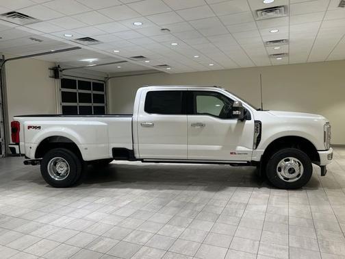 Star White Metallic Tri-Coat 2026 Ford F-350 Platinum