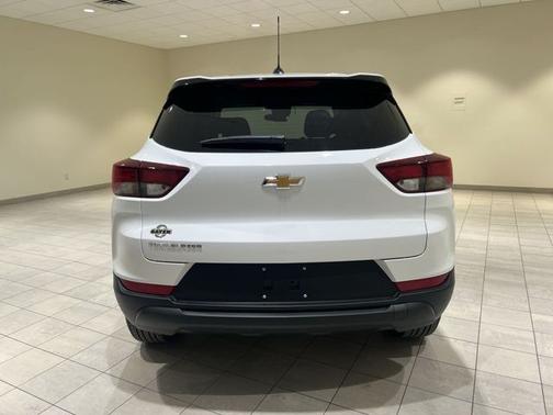 Summit White 2026 Chevrolet Trailblazer LS