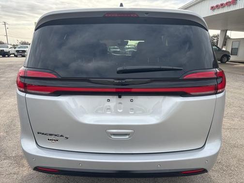 Silver Mist Clearcoat 2026 Chrysler Pacifica Select