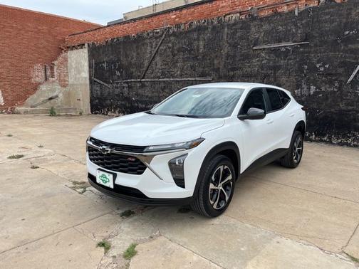 Summit White 2026 Chevrolet Trax 1RS