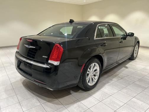 Gloss Black 2019 Chrysler 300 Touring