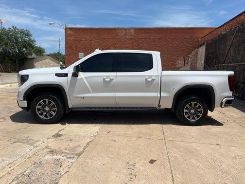Summit White 2024 GMC Sierra 1500 AT4