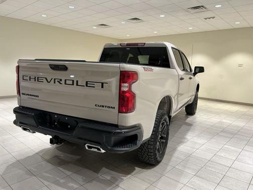 White Sands 2026 Chevrolet Silverado 1500 Custom Trail Boss