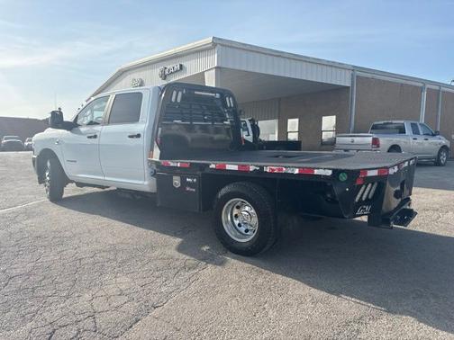 Bright White Clearcoat 2024 RAM 3500 SLT
