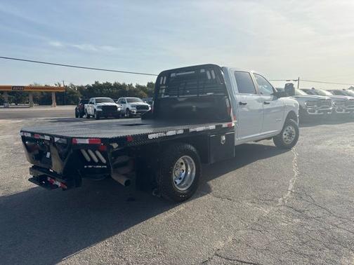 Bright White Clearcoat 2024 RAM 3500 SLT