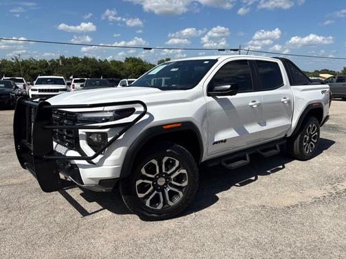 Summit White 2024 GMC Canyon AT4