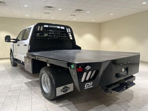 Oxford White 2025 Ford F-350 XL