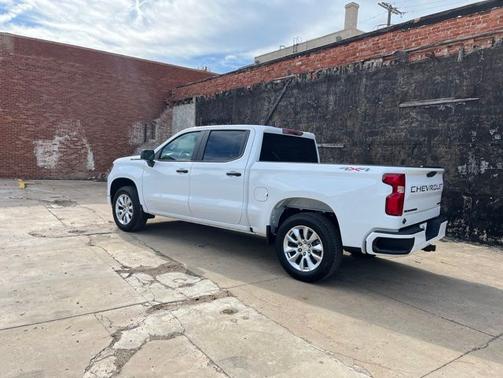 Summit White 2026 Chevrolet Silverado 1500 Custom