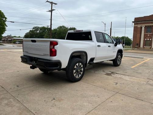 Summit White 2026 Chevrolet Silverado 2500 Custom