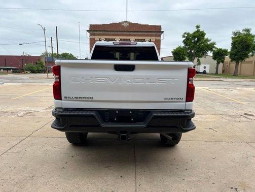 Summit White 2026 Chevrolet Silverado 2500 Custom