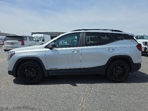Quicksilver Metallic 2022 GMC Terrain SLE
