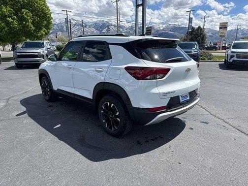 Summit White 2022 Chevrolet Trailblazer LT