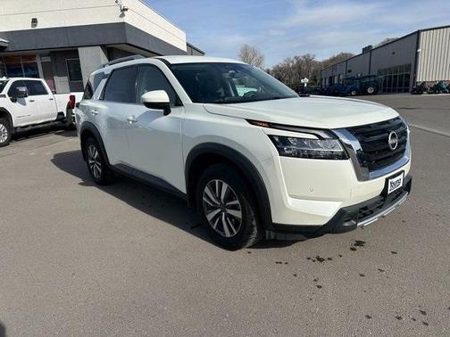 2024 Nissan Pathfinder SL