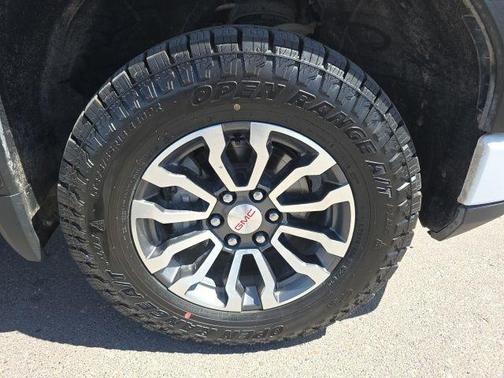 Summit White 2023 GMC Sierra 1500 AT4