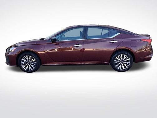 Garnet Pearl 2025 Nissan Altima SV