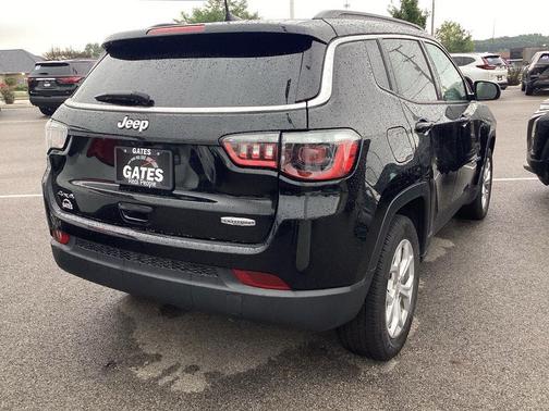 Diamond Black 2024 Jeep Compass Latitude