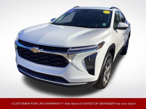 Summit White 2025 Chevrolet Trax LT