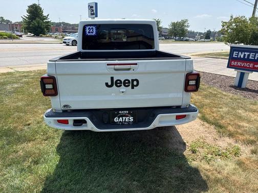 2023 Jeep Gladiator Overland