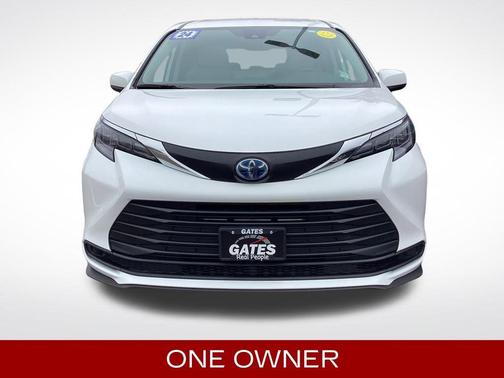 2024 Toyota Sienna LE