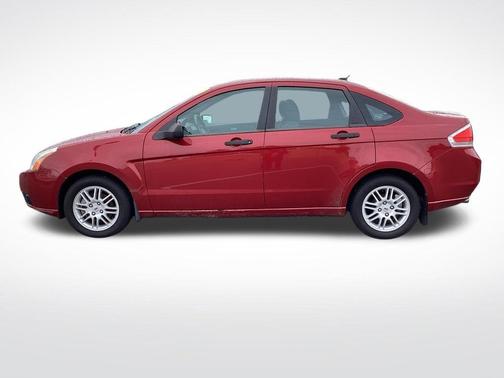 Sangria Red Metallic 2011 Ford Focus SE