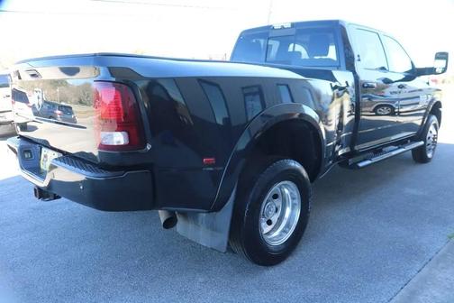 Brilliant Black Crystal Pearlcoat 2018 RAM 3500 Laramie Crew Cab 4x4 8' Box