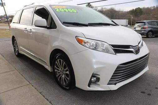 2019 Toyota Sienna XLE