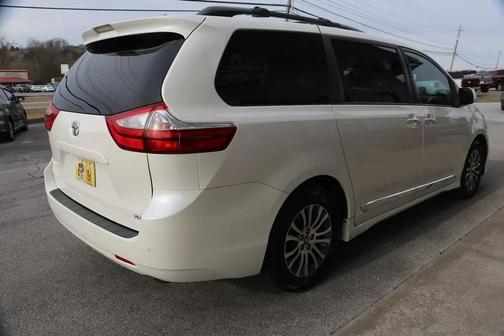 2019 Toyota Sienna XLE