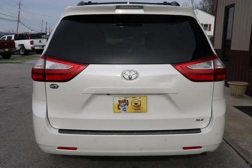 2019 Toyota Sienna XLE