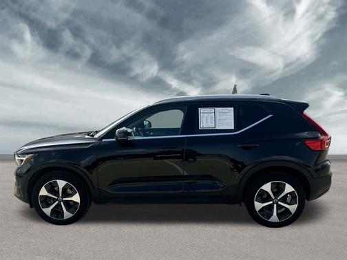 2025 Volvo XC40 B5 Core Bright Theme