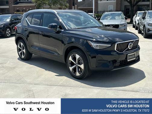 2025 Volvo XC40 B5 Core Bright Theme