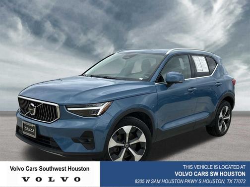 2025 Volvo XC40 B5 Plus Bright Theme