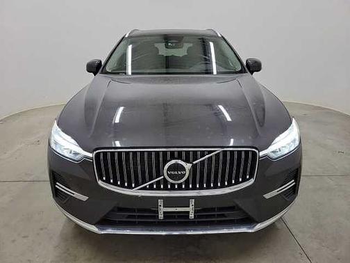 2023 Volvo XC60 B5 FWD Ultimate Bright