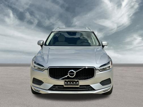 2021 Volvo XC60 T6 Momentum