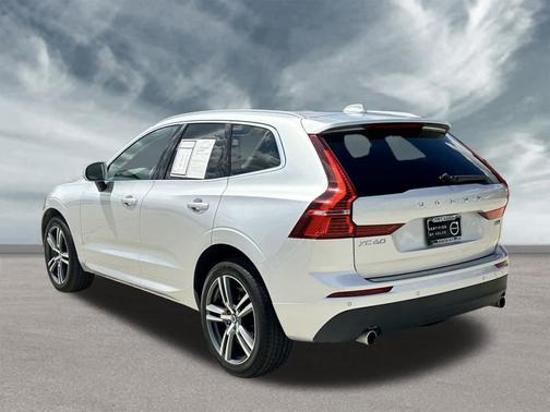 2021 Volvo XC60 T6 Momentum