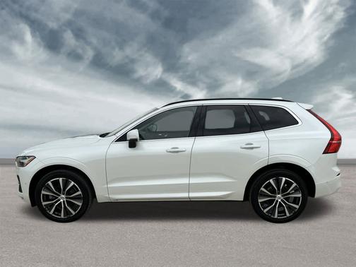 2022 Volvo XC60 B5 AWD Momentum