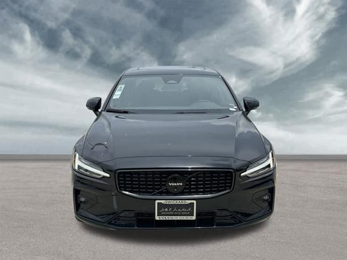 2024 Volvo S60 B5 Plus Black Edition