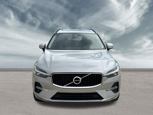 2022 Volvo XC60 B5 FWD Momentum