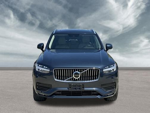 2022 Volvo XC90 T6 AWD Momentum 7 Seater