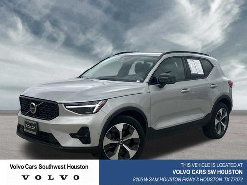 2025 Volvo XC40 B5 Plus Dark Theme