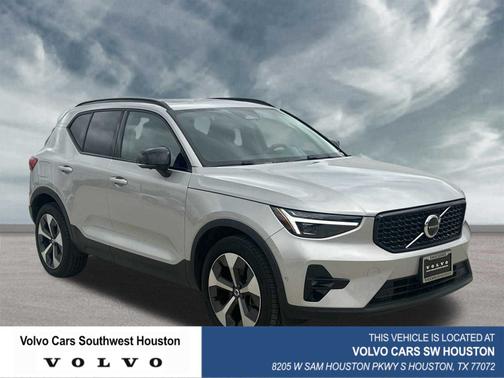 2025 Volvo XC40 B5 Plus Dark Theme