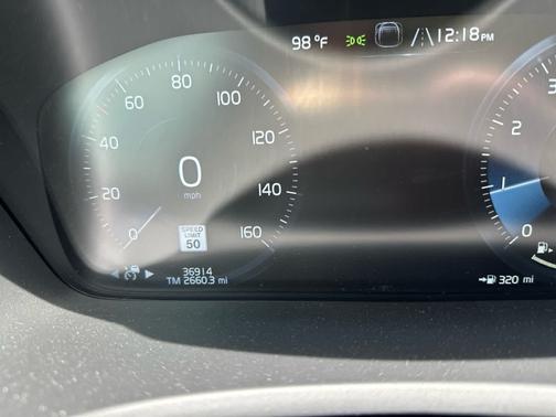2022 Volvo XC90 T6 AWD Momentum 7 Seater
