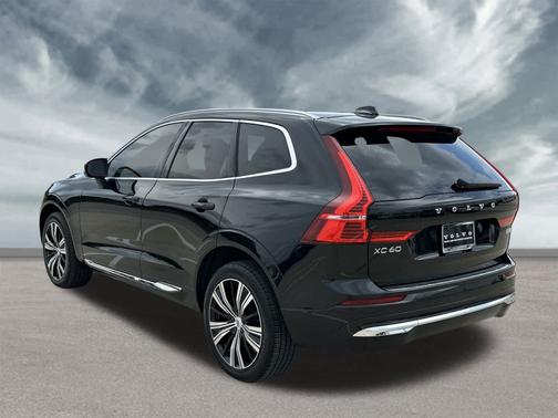 2023 Volvo XC60 B5 FWD Plus Bright