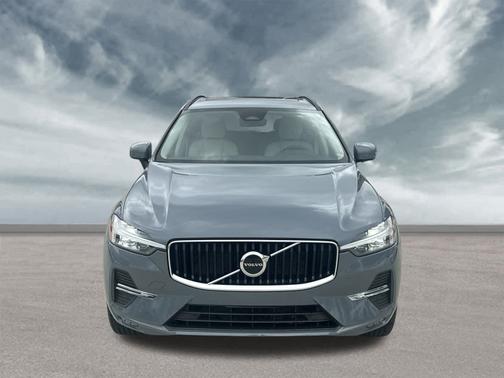 2022 Volvo XC60 B5 FWD Momentum