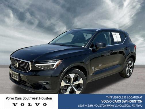 2025 Volvo XC40 B5 Plus Bright Theme