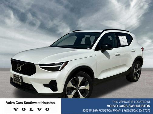 2025 Volvo XC40 B5 Plus Dark Theme