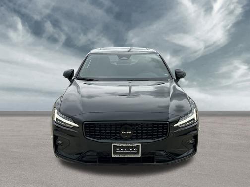 2024 Volvo S60 B5 Plus Black Edition