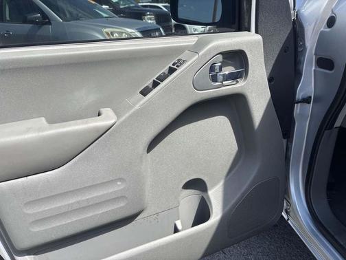 2021 Nissan Frontier SV